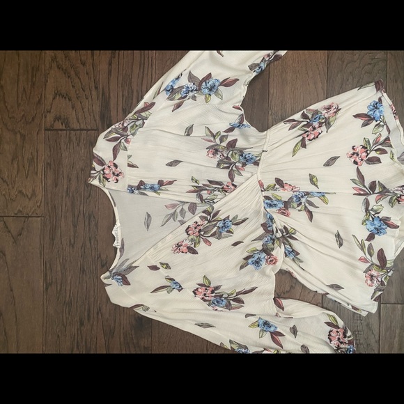 Subtle Floral Romper - Picture 4 of 4